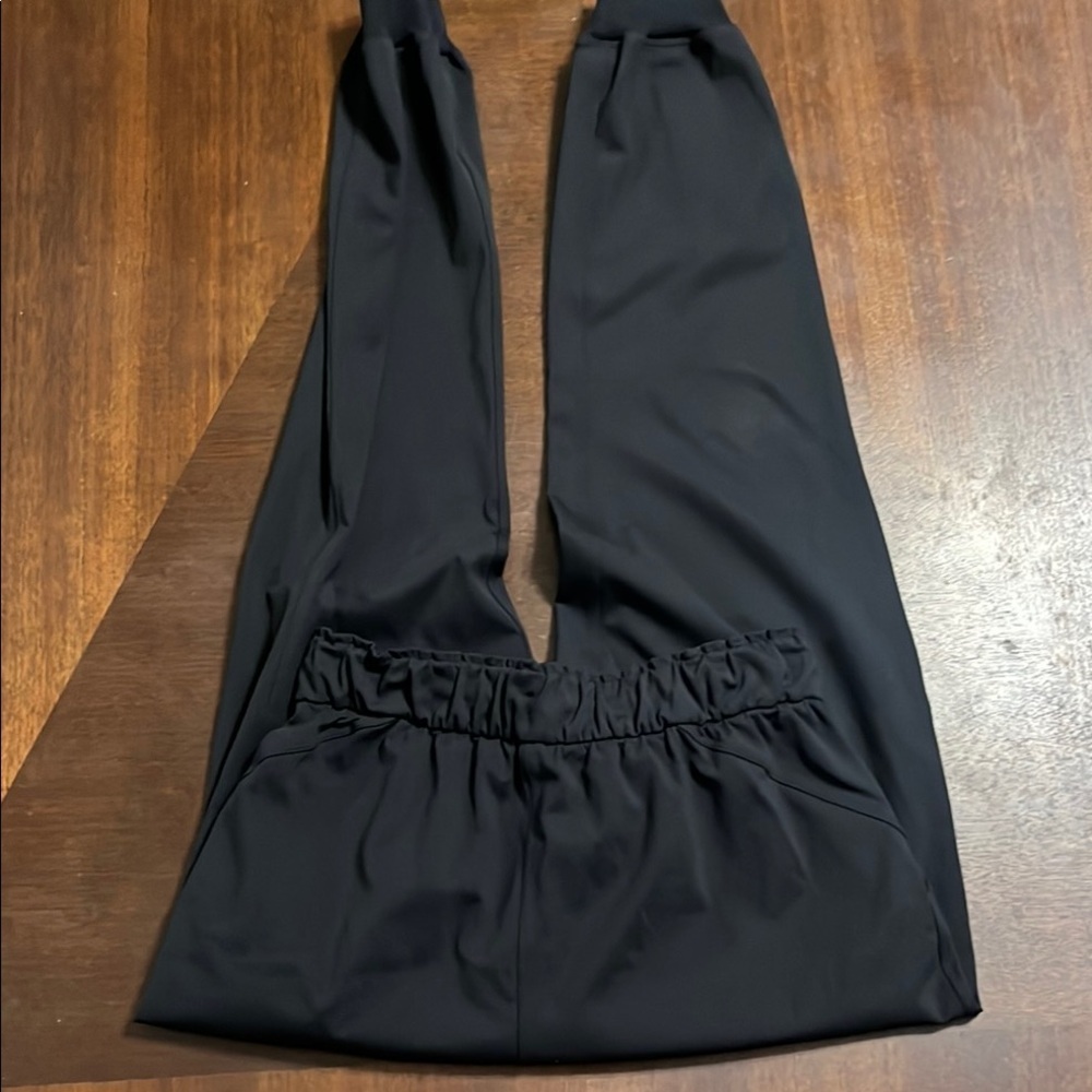 Lululemon women’s Black Jogger Pants - Picture 3 of 7